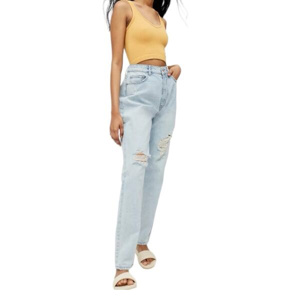 UO x BDG High-Waisted Mom Jean – Ripped Light Wash sz 27 - Picture 16 of 16